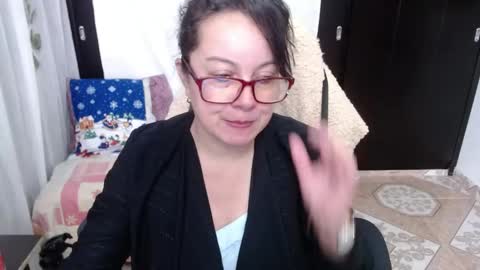 Snapshot of mature_wolf chatting on December 13, 3:21 pm Sonia online show from December 13, 3:21 pm