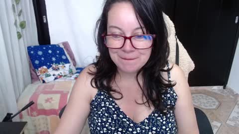 Snapshot of mature_wolf chatting on December 16, 3:32 pm Sonia online show from December 16, 3:32 pm