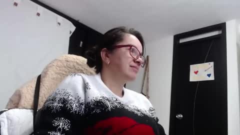 Snapshot of mature_wolf chatting on December 17, 11:49 am Sonia online show from December 17, 11:49 am