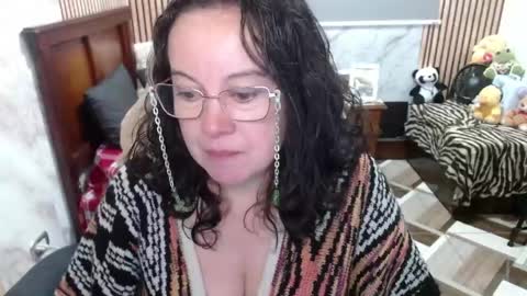 Snapshot of mature_wolf chatting on April 21, 4:45 pm Sonia online show from April 21, 4:45 pm