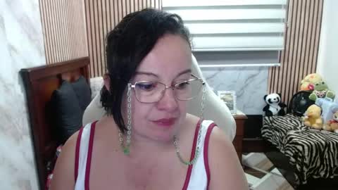 Snapshot of mature_wolf chatting on April 30, 9:52 pm Sonia online show from April 30, 9:52 pm