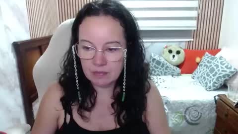 Snapshot of mature_wolf chatting on May 5, 5:32 pm Sonia online show from May 5, 5:32 pm