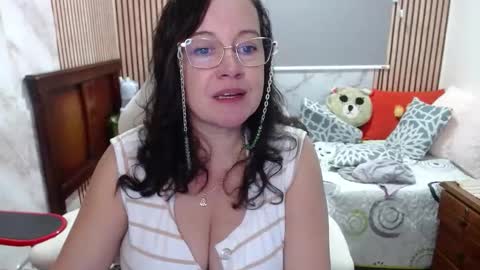 Snapshot of mature_wolf chatting on May 7, 3:28 pm Sonia online show from May 7, 3:28 pm