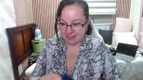 Snapshot of mature_wolf chatting on June 9, 8:31 pm Sonia online show from June 9, 8:31 pm