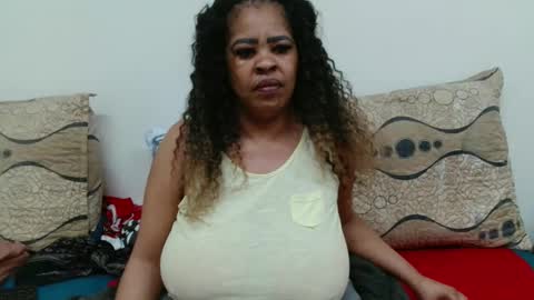 Snapshot of maturedbootyqueen chatting on June 4, 9:26 am QUEEN online show from June 4, 9:26 am
