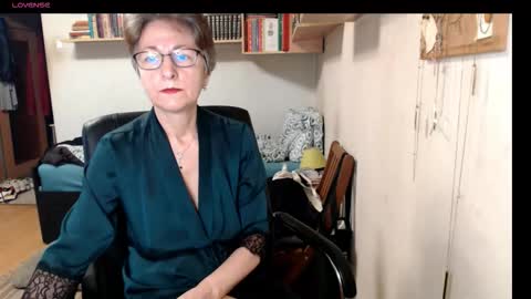 maturekate online show from September 22, 6:15 am