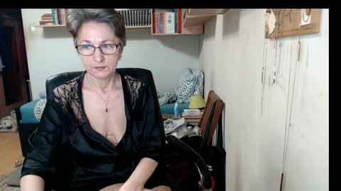 maturekate online show from September 25, 6:28 am