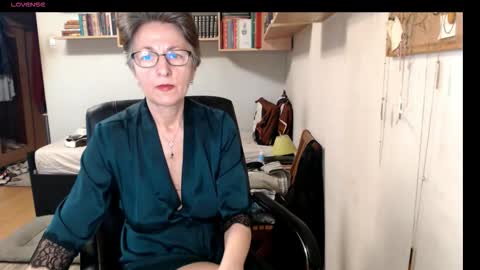 maturekate online show from September 28, 6:41 am