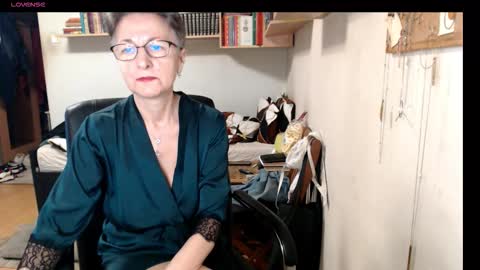 maturekate online show from October 2, 5:25 am