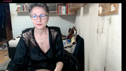 maturekate online show from October 5, 7:07 am