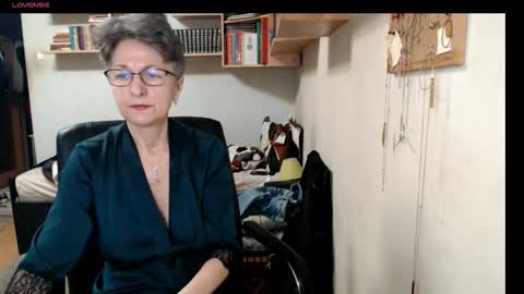 maturekate online show from October 19, 6:58 am