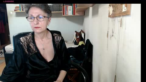 maturekate online show from October 20, 6:36 am
