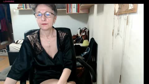 maturekate online show from October 22, 6:46 am