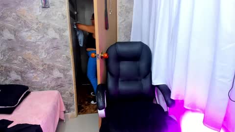 Snapshot of maturepure_ chatting on May 29, 11:36 pm maturepure_ online show from May 29, 11:36 pm