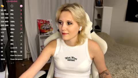 Snapshot of maudhendry chatting on September 15, 4:18 pm Mia online show from September 15, 4:18 pm