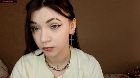 Mia online show from February 11, 8:19 am