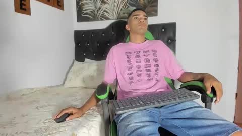 Snapshot of mauricio_smiith chatting on March 1, 2:02 am MAURICIO online show from March 1, 2:02 am