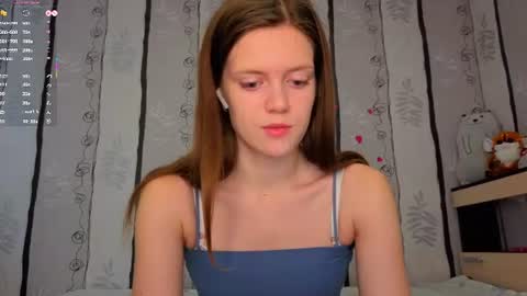 Snapshot of maurineneverman chatting on July 2, 8:20 am Lucy online show from July 2, 8:20 am
