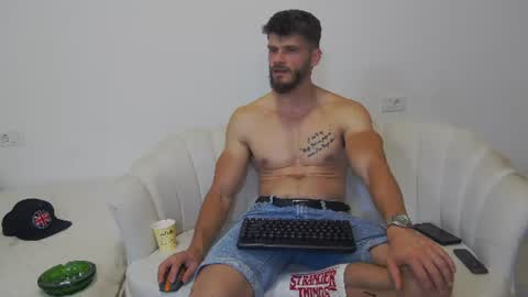 Snapshot of mauro_real_man chatting on June 25, 7:40 pm mauro_real_man online show from June 25, 7:40 pm