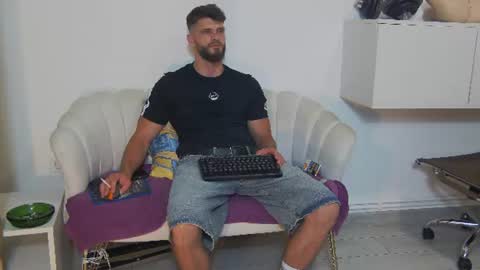 Snapshot of mauro_real_man chatting on July 1, 7:35 pm mauro_real_man online show from July 1, 7:35 pm