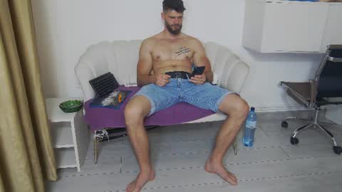 Snapshot of mauro_real_man chatting on July 4, 5:52 pm mauro_real_man online show from July 4, 5:52 pm