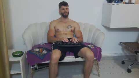 Snapshot of mauro_real_man chatting on July 7, 8:02 pm mauro_real_man online show from July 7, 8:02 pm