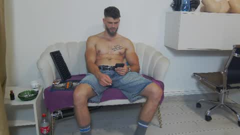 Snapshot of mauro_real_man chatting on July 8, 5:28 pm mauro_real_man online show from July 8, 5:28 pm