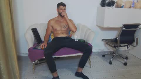 Snapshot of mauro_real_man chatting on July 22, 6:38 am mauro_real_man online show from July 22, 6:38 am
