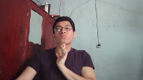 Snapshot of maurodirty chatting on December 3, 6:49 pm Mauro online show from December 3, 6:49 pm