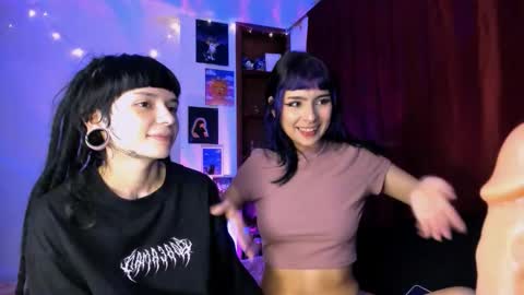 Snapshot of mavimist_ chatting on February 19, 1:01 am mavimist_ online show from February 19, 1:01 am