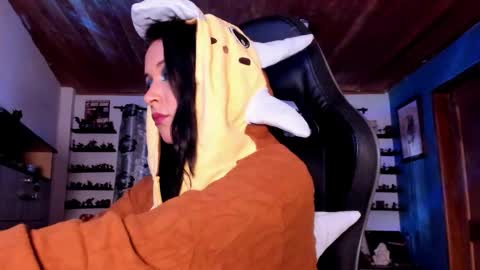 Hilary online show from November 3, 9:48 pm