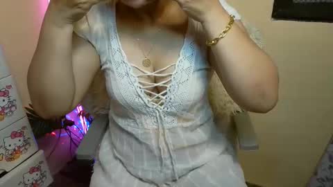 Snapshot of mawi24 chatting on April 25, 12:19 pm Mau online show from April 25, 12:19 pm