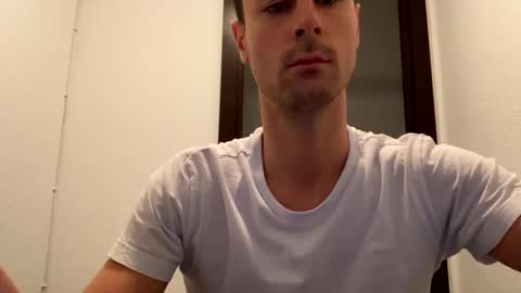 Snapshot of max681334 chatting on December 6, 5:33 pm max681334 online show from December 6, 5:33 pm