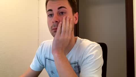 Snapshot of max681334 chatting on December 12, 10:42 pm max681334 online show from December 12, 10:42 pm