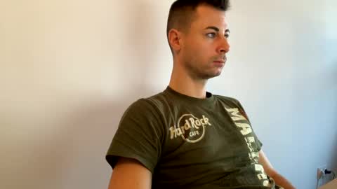 Snapshot of max681334 chatting on December 18, 7:58 am max681334 online show from December 18, 7:58 am