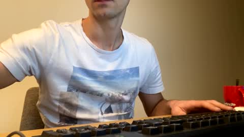 Snapshot of max681334 chatting on January 16, 4:28 pm max681334 online show from January 16, 4:28 pm