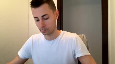 Snapshot of max681334 chatting on February 21, 10:50 am max681334 online show from February 21, 10:50 am