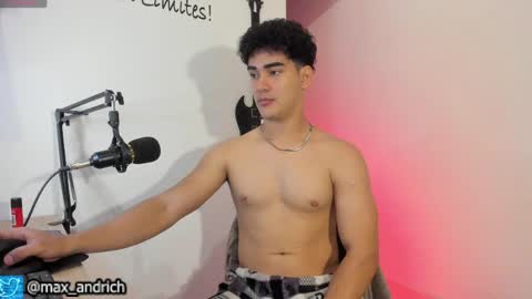Snapshot of max__andrich chatting on May 3, 1:55 am Max... online show from May 3, 1:55 am