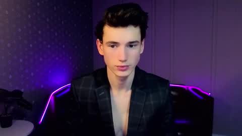 Max online show from December 22, 9:50 am