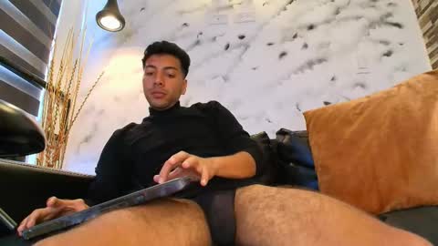 Snapshot of max_hornye chatting on February 13, 6:59 pm Max Hornye online show from February 13, 6:59 pm