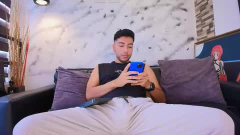 Snapshot of max_hornye chatting on February 27, 6:52 pm Max Hornye online show from February 27, 6:52 pm