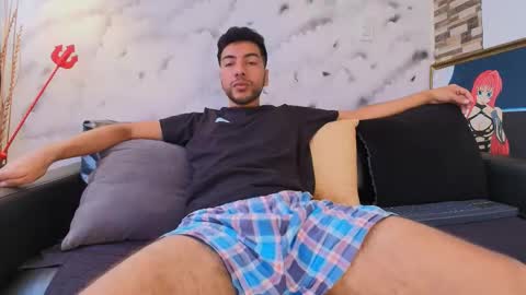 Snapshot of max_hornye chatting on March 3, 7:09 pm Max Hornye online show from March 3, 7:09 pm