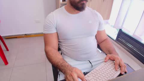 Snapshot of max_love25 chatting on May 16, 9:13 pm max_love25 online show from May 16, 9:13 pm