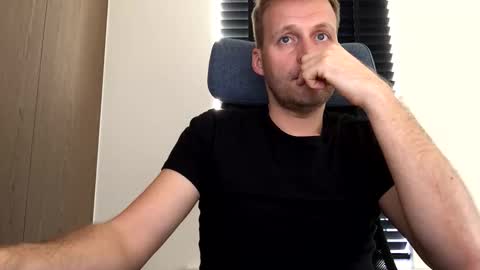 Max take off clothes online show from November 7, 9:09 am