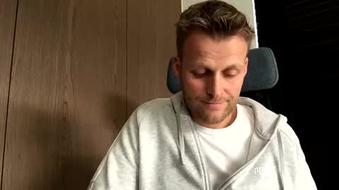 Max take off clothes online show from December 19, 1:18 pm