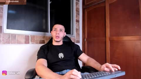 max_valiant1 online show from January 18, 1:42 am