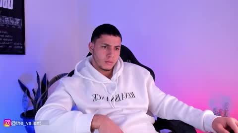 max_valiant1 online show from March 10, 10:48 pm