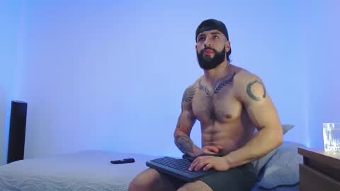 max_xl_ online show from December 18, 3:51 pm