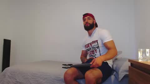 max_xl_ online show from February 18, 3:52 pm