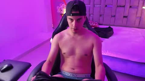 Maximiliano online show from November 18, 9:30 pm